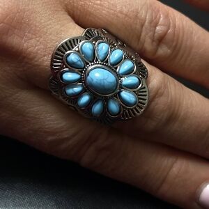 Vintage-Style Wide Ring Made of Synthetic Turquoise, Per and Silver Floral Ring